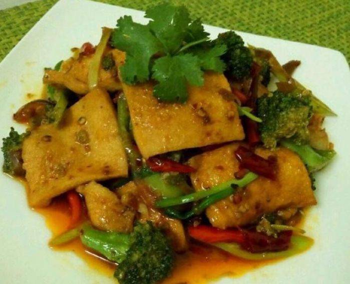 豆腐配什么菜烧出来好吃呢 d07f5ea553784d399a3689b07fa150f4.jpeg