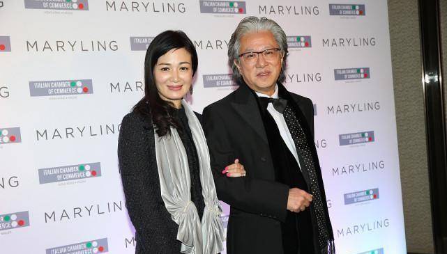 服装 陈少霞还挺爱国的,和富商丈夫同穿中装,一袭旗袍曲线迷人