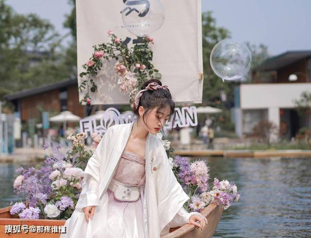 发型谁说穿汉服只能梳古典的发髻？“丸子头”一样可以美出新高度