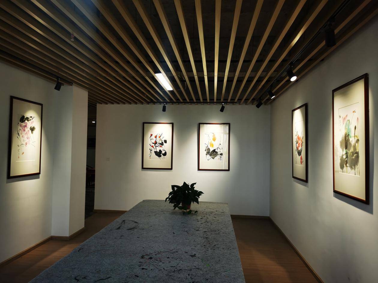 著名画家刘青绘画工作室在杭州正式成立了