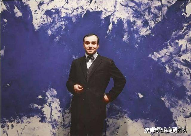 美术界他发明了一种颜色，用此颜色作画，一幅卖5800万
