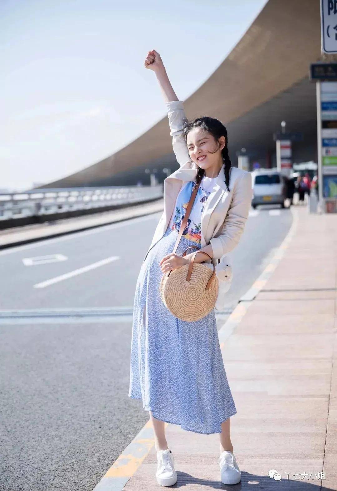 衬衣 裙子+运动鞋，十一出行最迷人的混搭街拍风~