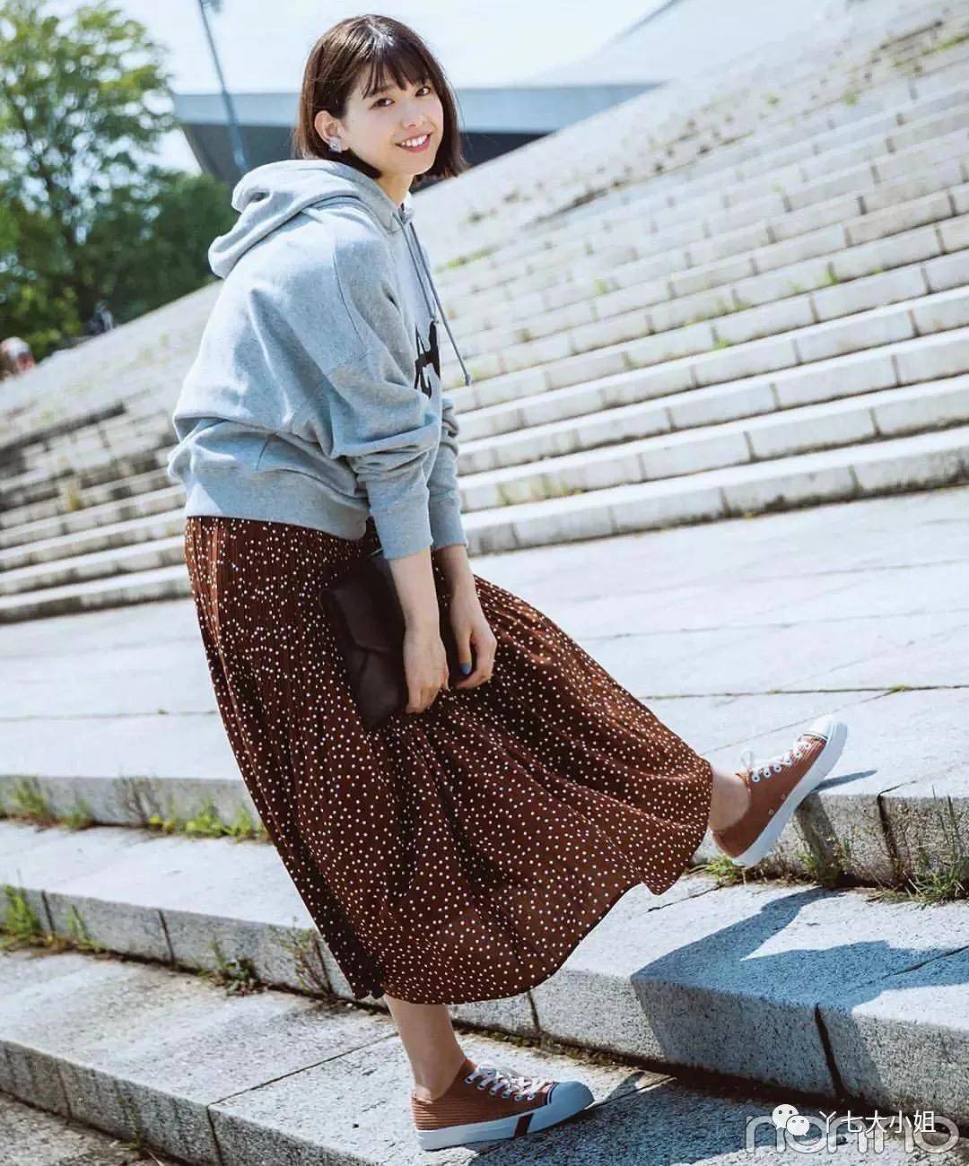 衬衣 裙子+运动鞋，十一出行最迷人的混搭街拍风~