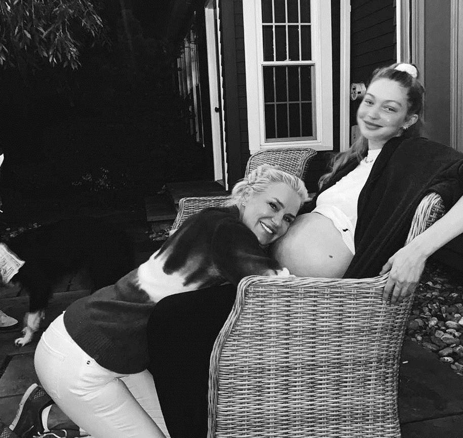 朱丹 怀孕就告别时尚？艾玛和朱丹的穿搭时髦又实用，准妈妈也要美美哒