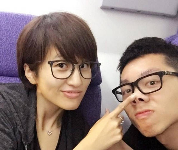 气色|许昕爱妻太皮了！生完二胎不坐月子，现身游乐场，比老公还精神