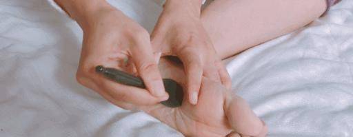 揉的时候也没有特别的要求,如果想要更舒服,可以结合下面第三种方法