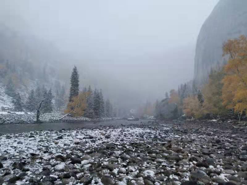 可可|看雪落，听雪音，追雪迹，在可可托海遇到冬季第一场雪