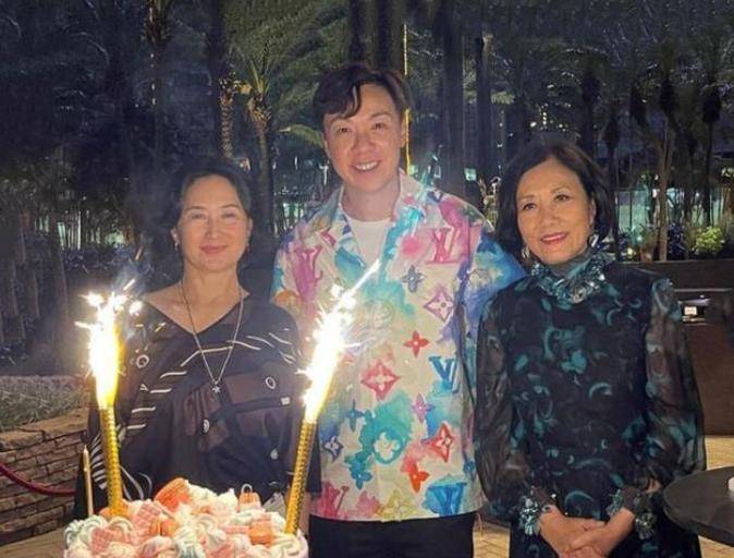 何超琼 何超琼年近六十也很美，坚持素颜不化妆，气质却碾压旁边汪明荃