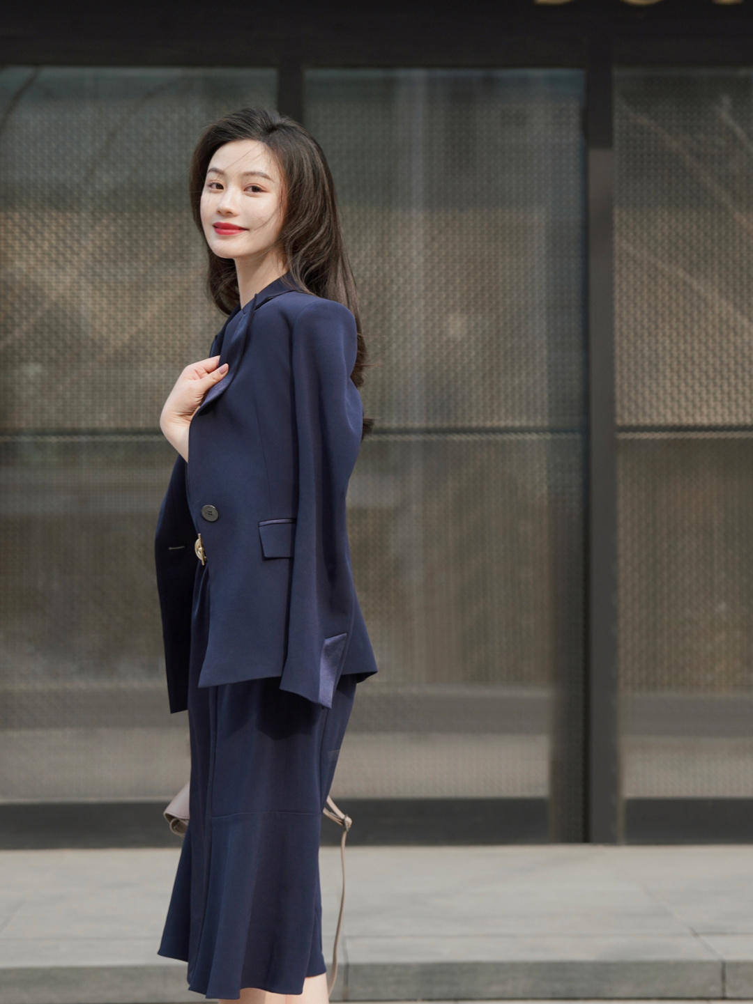 套装 40+女人不要再穿“基础款西装”了，建议记住这几个技巧，超洋气