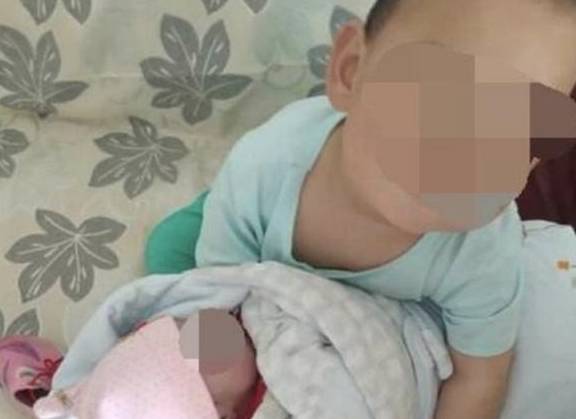 女士|哥哥亲近刚出生的妹妹，妹妹就莫名哭泣，妈妈打开襁褓脸都白了