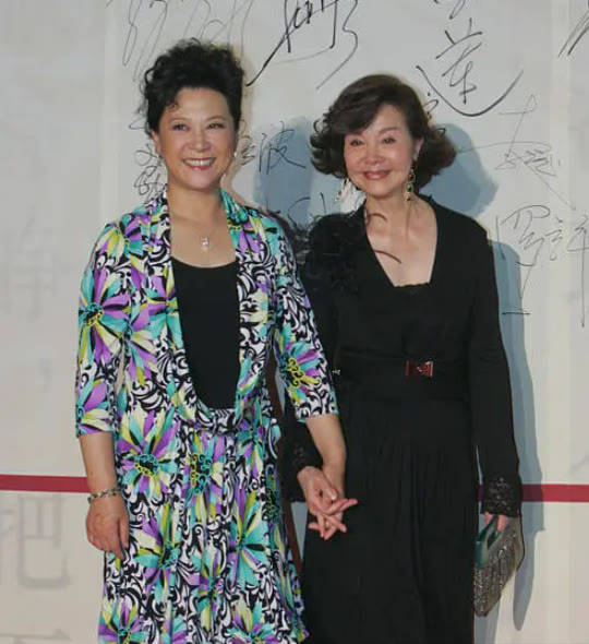 元素 王馥荔和归亚蕾同框，一个花哨一个低调都好有气质，看不出70多岁
