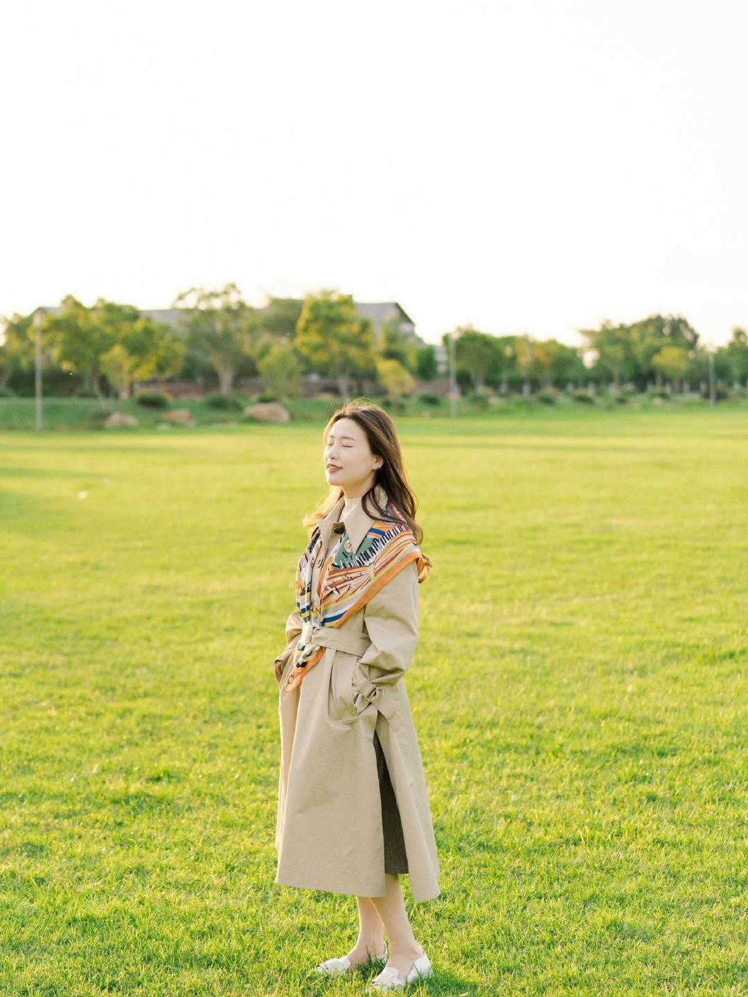 显得 30岁左右的气质女性，秋季多穿这些基础款单品，百搭又时髦