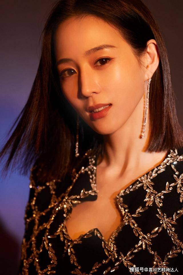 耳坠 张钧甯真让人难懂，走红毯不穿礼服，却穿夹克配小黑裤，仍惊艳了