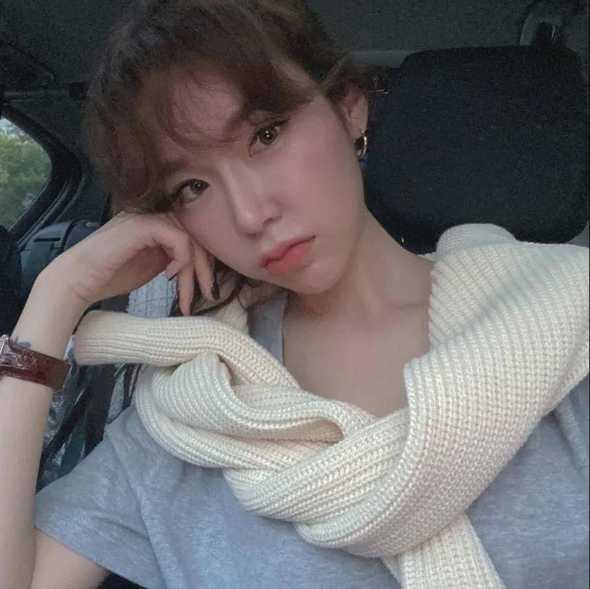 See 突破黑白灰，这7组绝美秋季配色你值得试试
