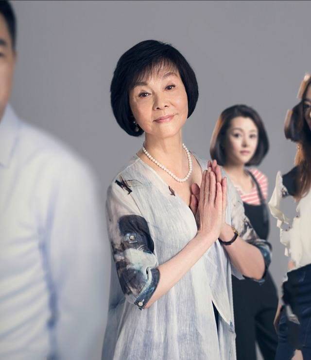 元素 王馥荔和归亚蕾同框，一个花哨一个低调都好有气质，看不出70多岁