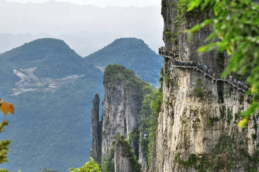 湖北一峡谷上千游客滞留（最新!湖北省疫情风险等级评估报告出炉）