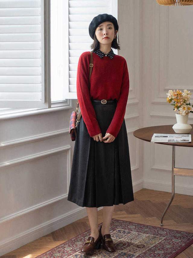 黑色 奔三奔四的中年女性应该如何穿？针织衫会更合适，也更温柔时髦