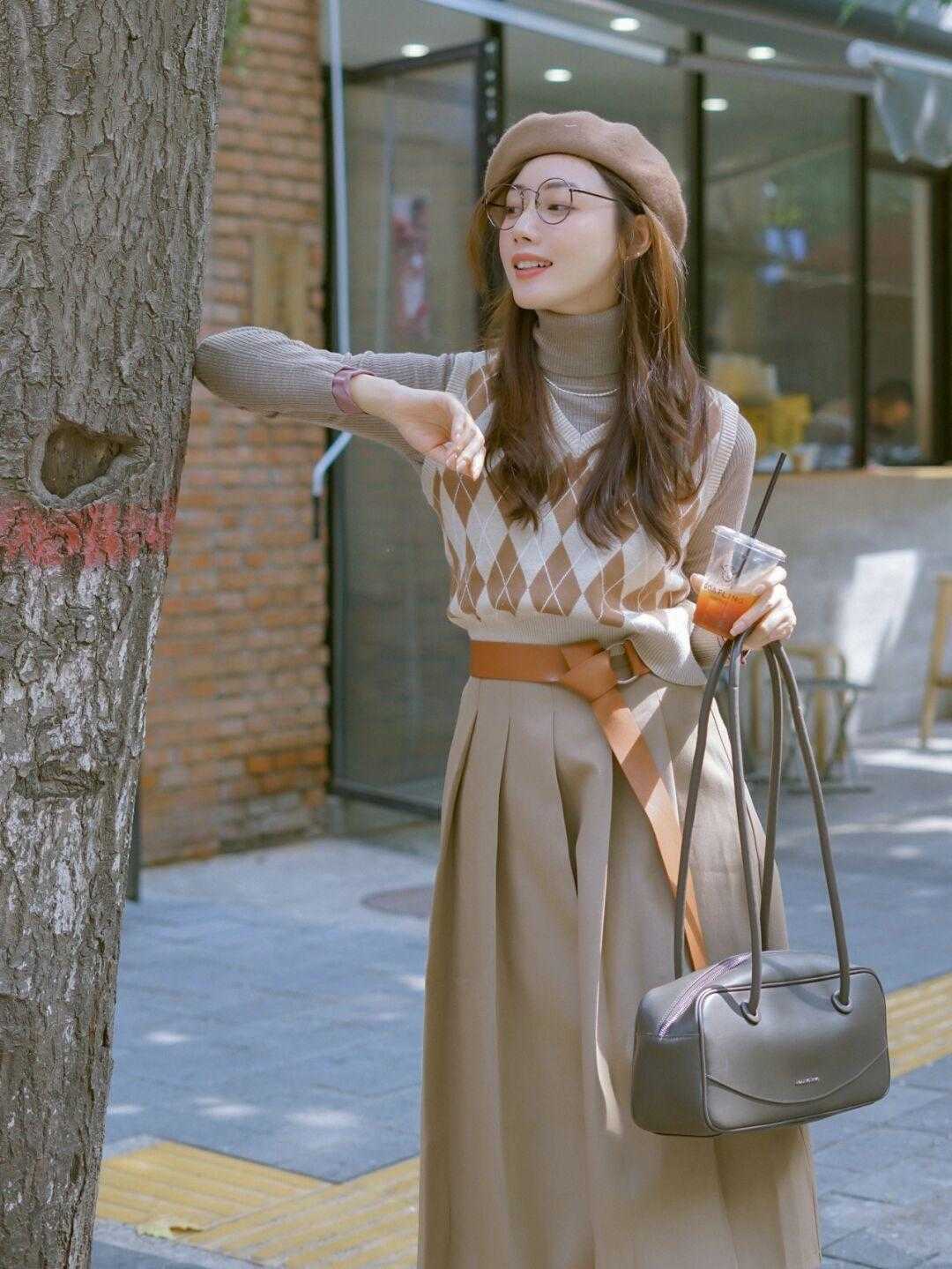 颜色 小个子女生秋天怎么穿？这些搭配显高显瘦又时髦，美得高级