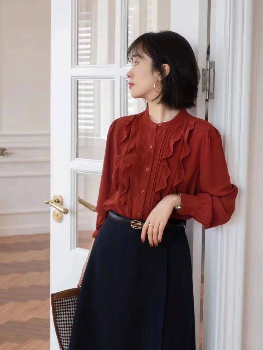 整体 秋天不妨可以试试红色的单品，张扬显白又有活力感