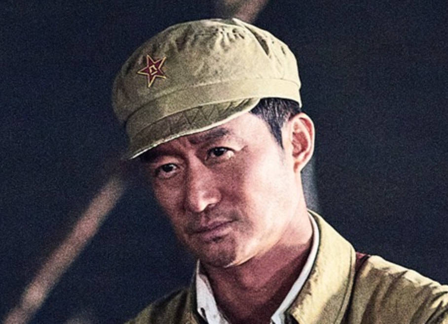 围巾|《长津湖》：全片唯一的年轻女演员，什么来头？