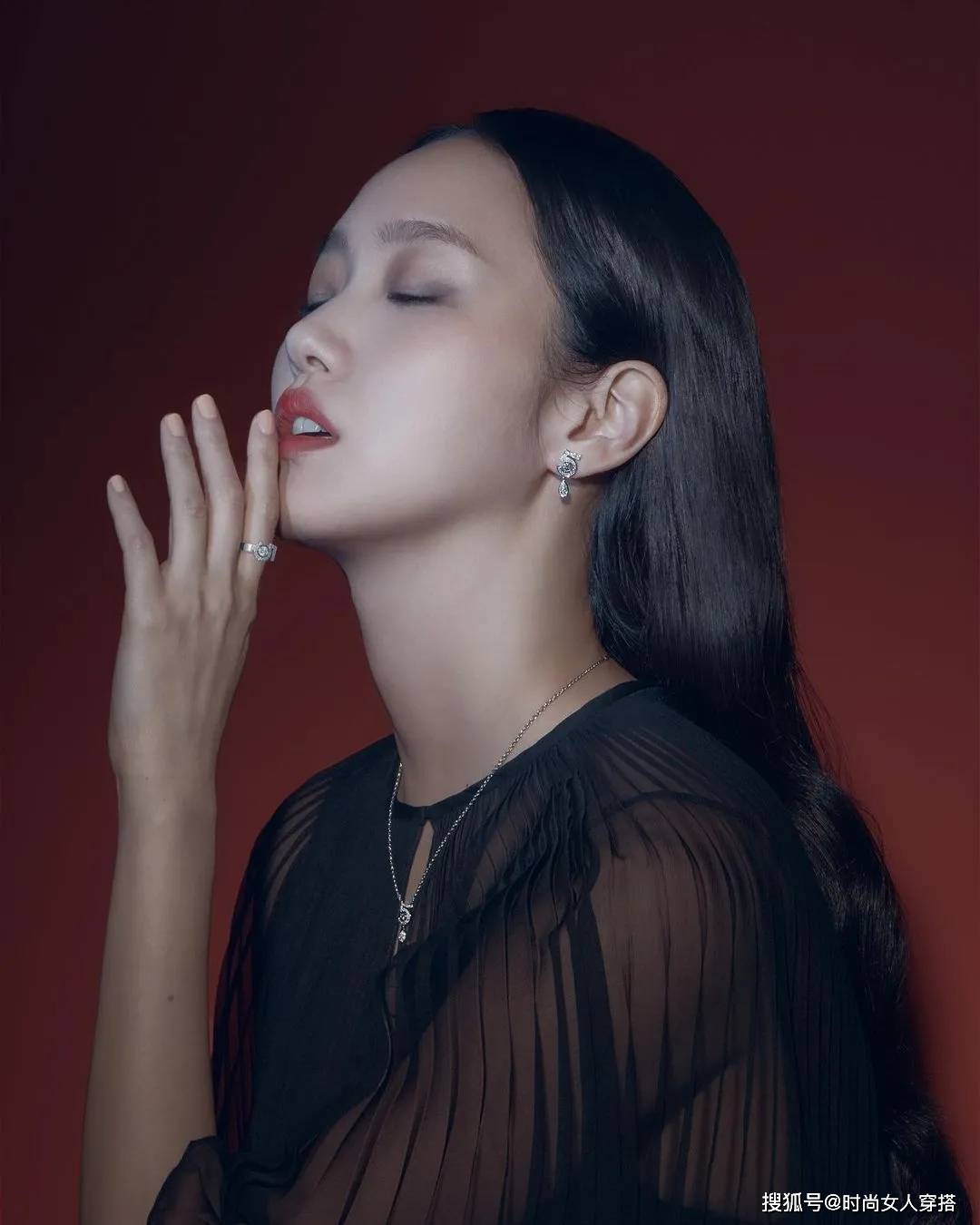 Chanel 遭男友劈腿再遇真爱，换100+时髦Look！30岁的她，靠什么俘获男神？