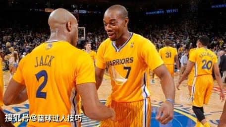 秋衣见多了漂亮球衣，这些NBA最丑球衣你们见过吗？勇士一款像是睡衣