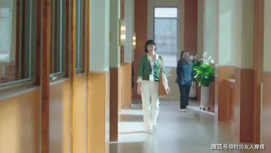 Chanel 遭男友劈腿再遇真爱，换100+时髦Look！30岁的她，靠什么俘获男神？