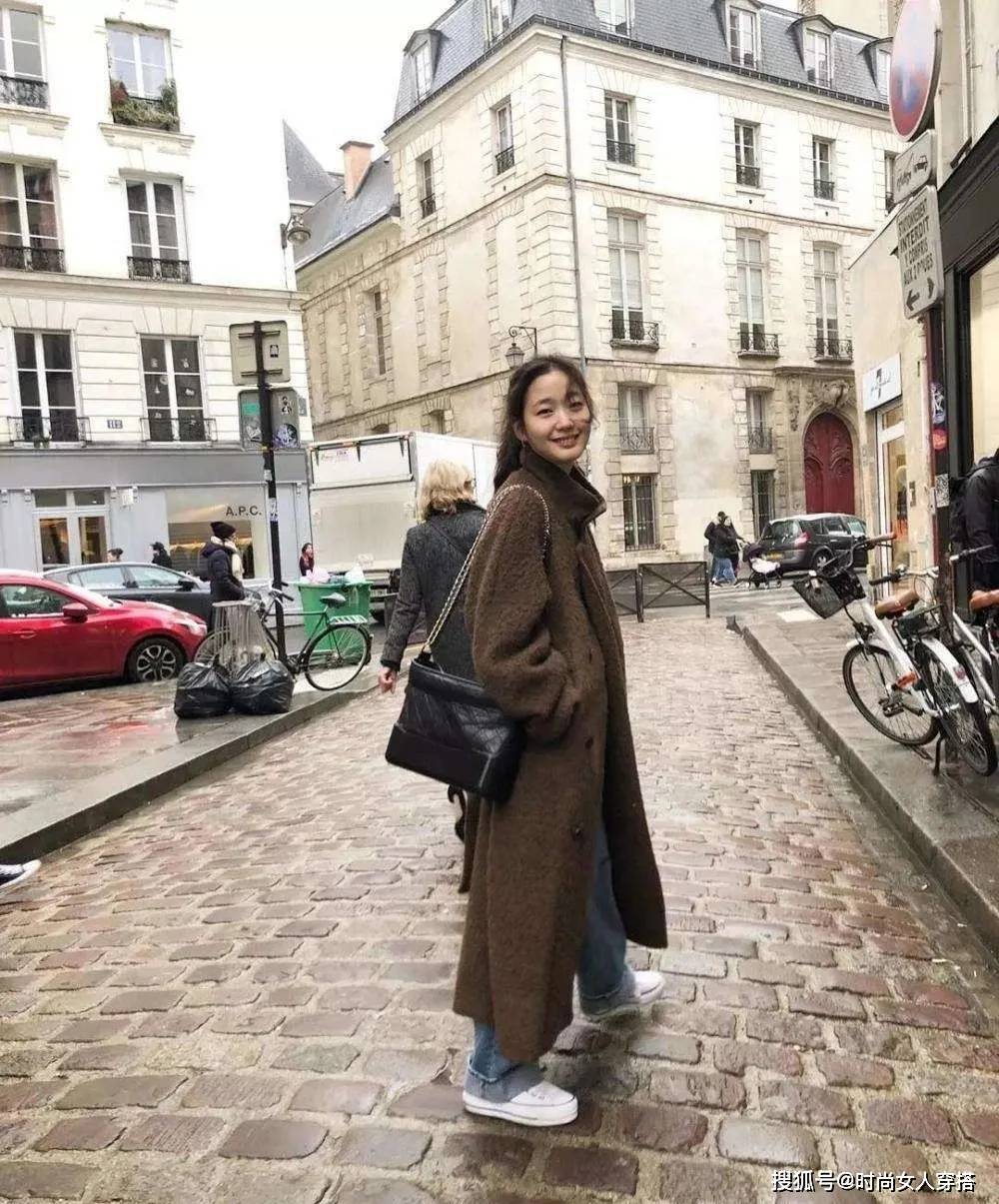 Chanel 遭男友劈腿再遇真爱，换100+时髦Look！30岁的她，靠什么俘获男神？