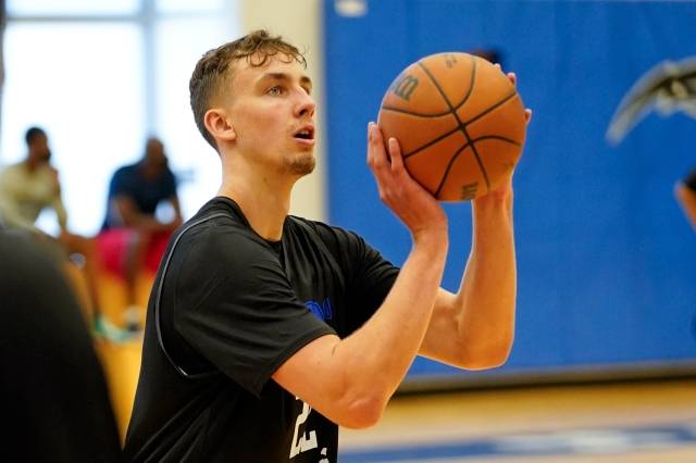 汗顏|轟13+10+4帽！班巴讓魔術(shù)雙星16中4汗顏，大帽空接彰顯臂展優(yōu)勢(shì)