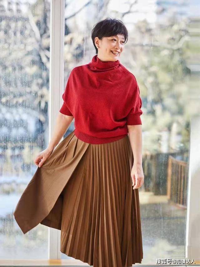 缺点 60岁的“粗腰”女人,半身裙这样穿显瘦又高级,身材真不是关键
