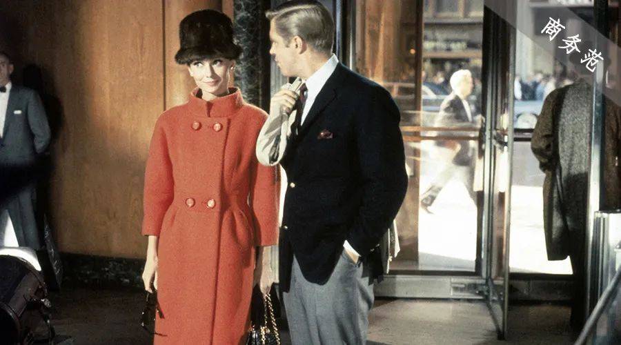 蒂凡尼早餐上映60年：“假名媛”想靠富豪跨越阶层，却还是选择爱情…