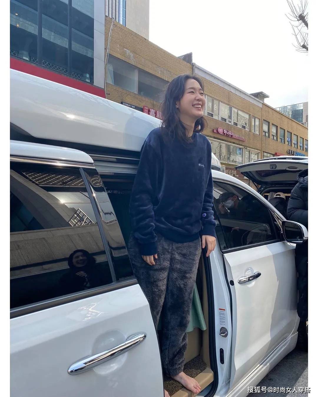 Chanel 遭男友劈腿再遇真爱，换100+时髦Look！30岁的她，靠什么俘获男神？