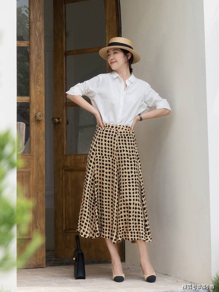 首选 职场女性多备“衬衫”，搭配阔腿裤、九分裤、半身裙，时髦又优雅