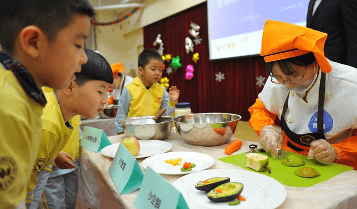 家长|幼儿园伙食费，几百元到2千元有啥区别，离职幼师：别只看价格