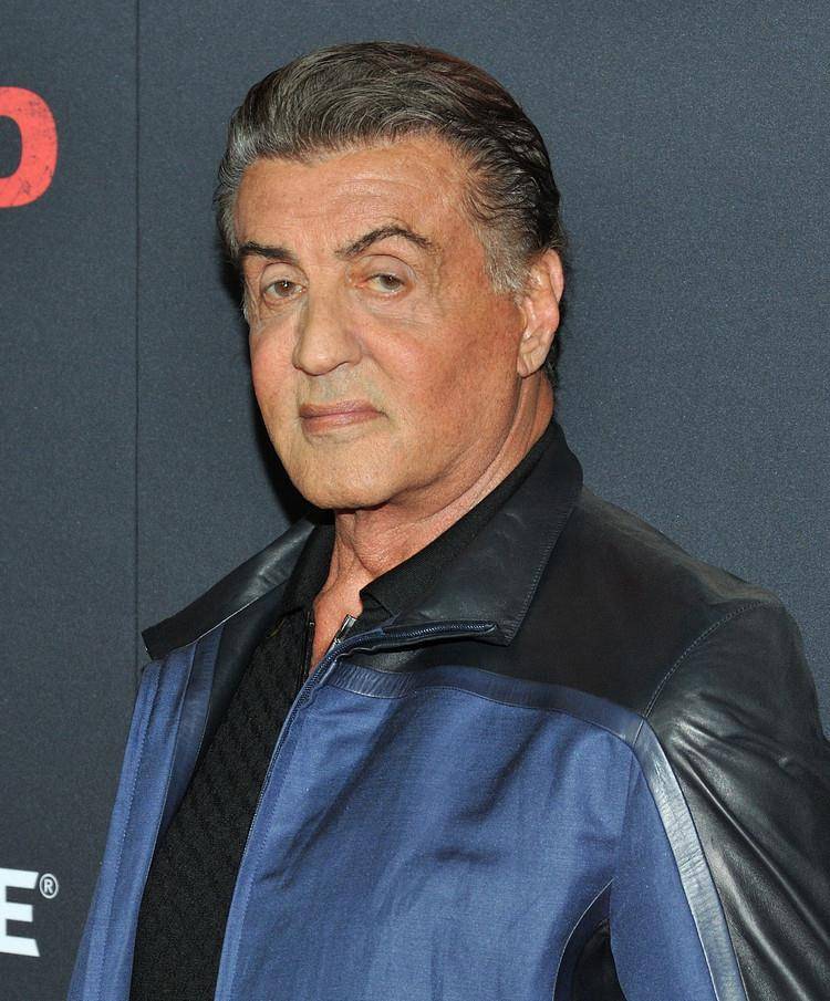 第一滴血|73岁史泰龙现身新电影《第一滴血5》首映礼，双眼有神，身材健硕