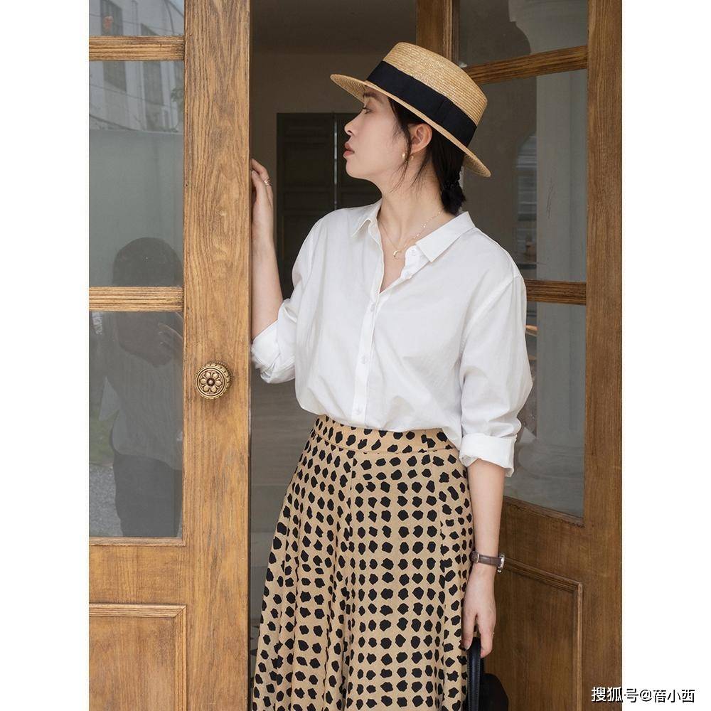 首选 职场女性多备“衬衫”，搭配阔腿裤、九分裤、半身裙，时髦又优雅