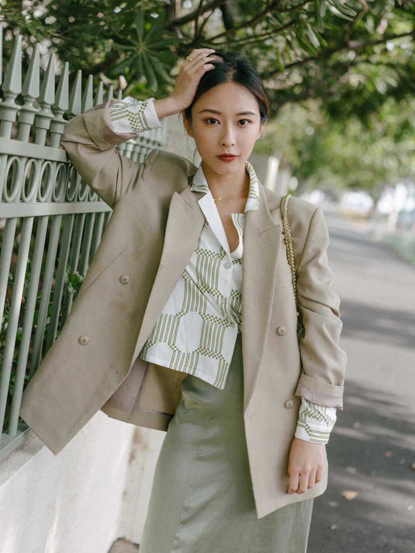 个性 秋装精选：气质小姐姐，用西服搭裙子诠释时尚与个性，小女生最爱
