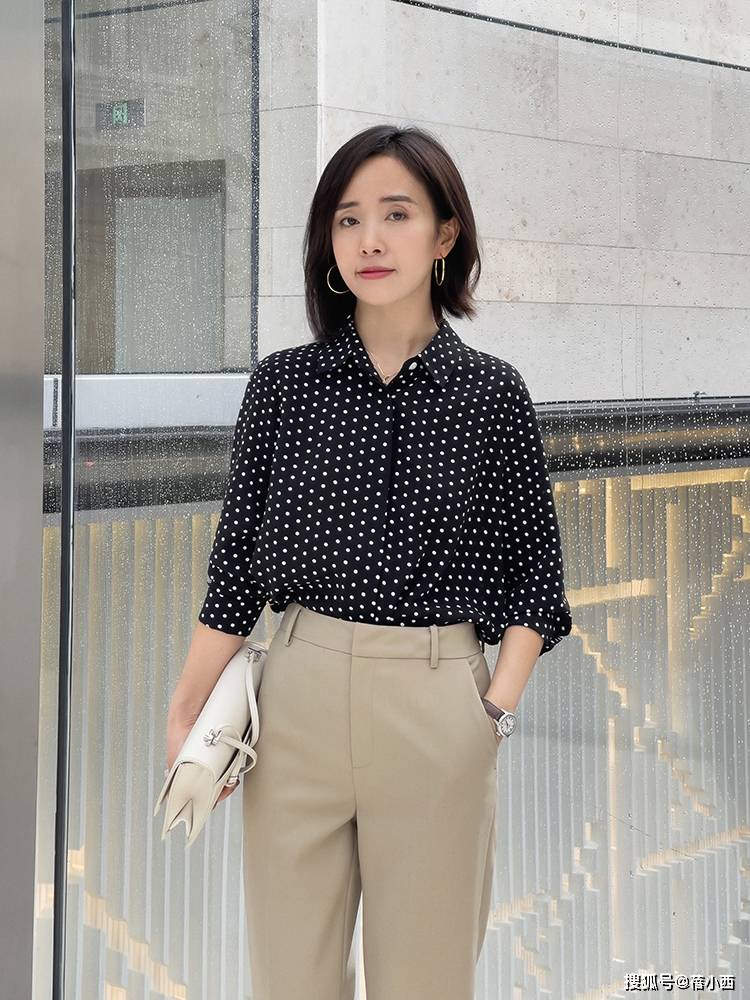 首选 职场女性多备“衬衫”，搭配阔腿裤、九分裤、半身裙，时髦又优雅
