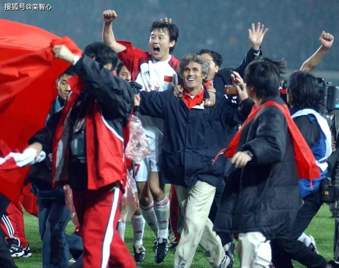 卡塔尔世界杯|cs硬盘版|20年前的今天！中国男足第一次冲出亚洲进入世界杯！