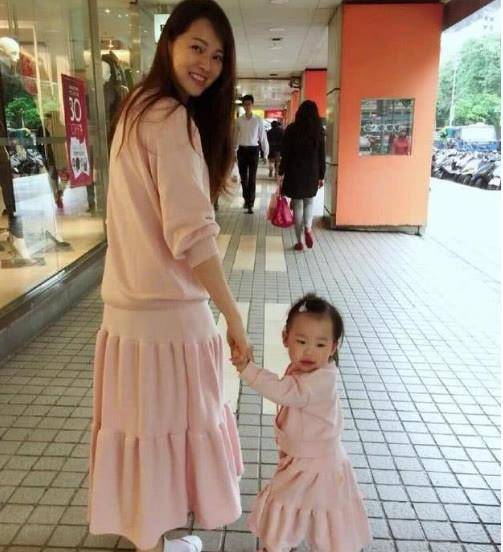 全素颜53岁伊能静状态好？素颜出镜教粉丝护肤，被赞人美声音甜