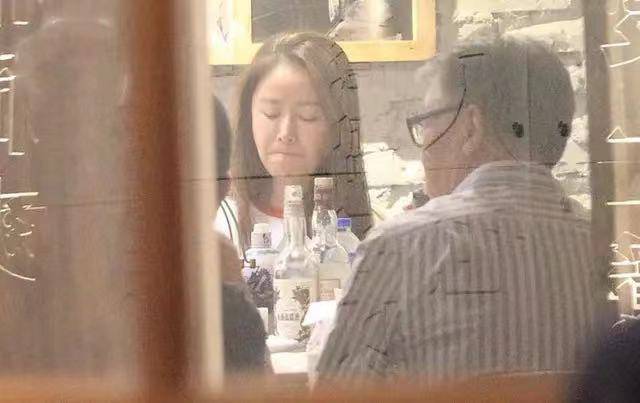 贾静雯 贾静雯庆47岁生日超排面!林心如霍建华到场,T恤穿好几年太寒酸