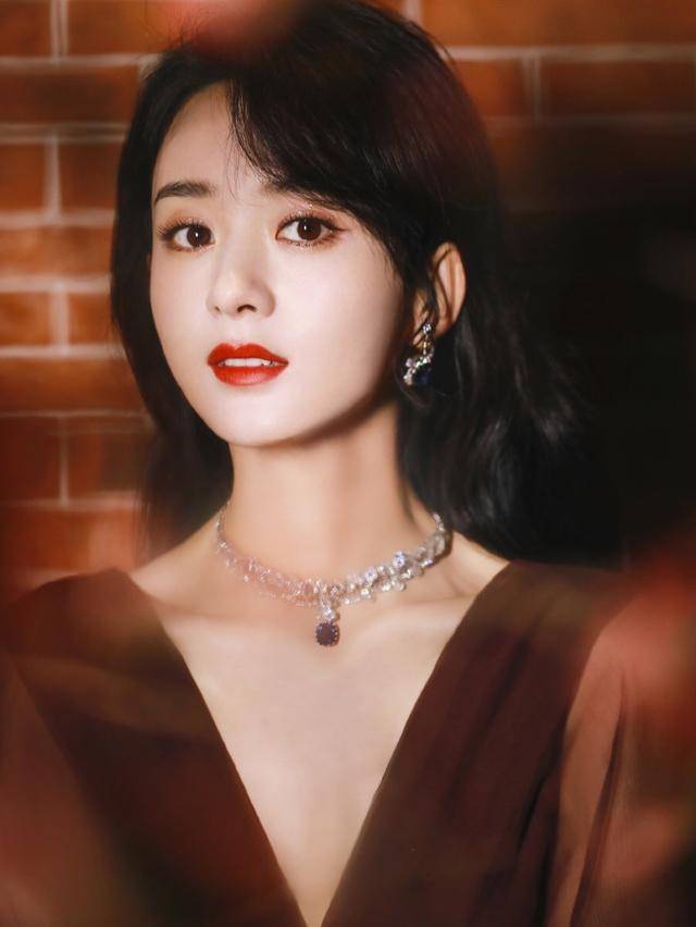 赵丽颖 微博之夜女星造型:赵丽颖穿奢牌,金晨红裙艳压,鞠婧祎腰细瞩目!
