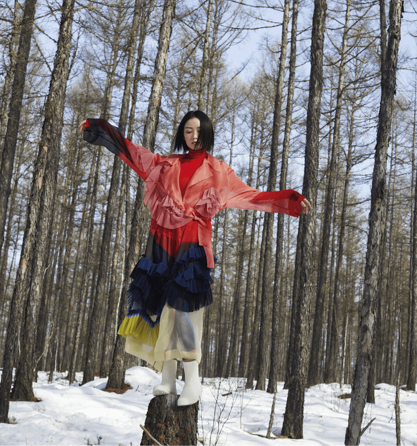 棕色 倪妮生图是真的惊艳，西装配裸色长裙身材高挑