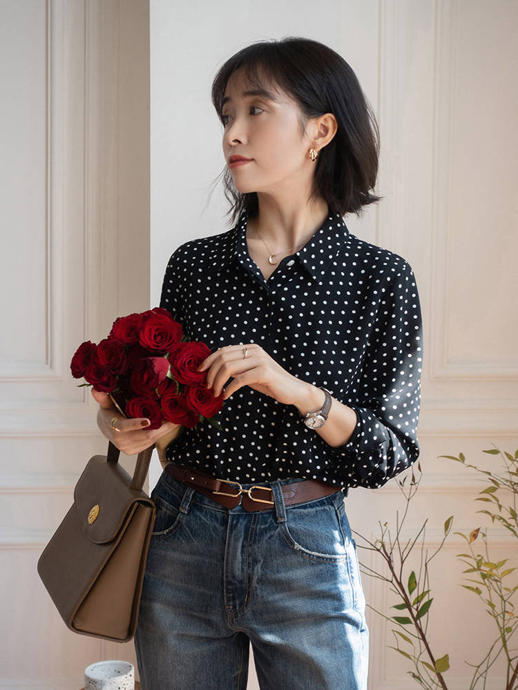 适用性 牛仔裤怎么搭配才时髦？搭配西服和衬衫，让你美出新高度，超漂亮