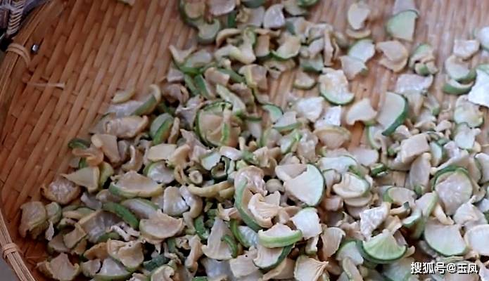 怎么晒萝卜片 29ced8eb746a412ba33c03a8c489b9cc.jpeg