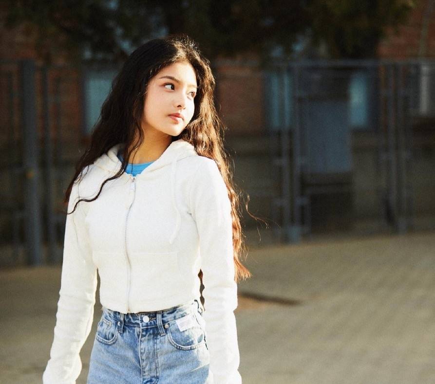 《长津湖》抛围巾女孩,用5秒钟惊艳观众,却因一场戏得罪尔冬升_艾米