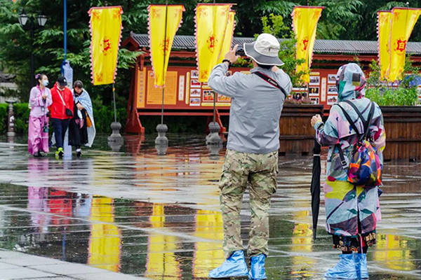 大戏|洪洞大槐树景区新玩法：雨中看大戏 尝美食