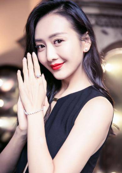 片约|《伪装者》中的女艺人现状:有人无戏可拍,有人大红大紫片约不断