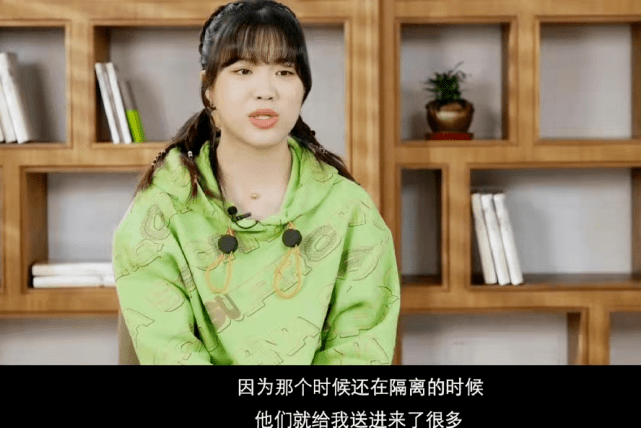 宣传 冠军杨倩成大牌宠儿!穿丝绒深v裙宣传雅诗兰黛,气质竟不输杨幂