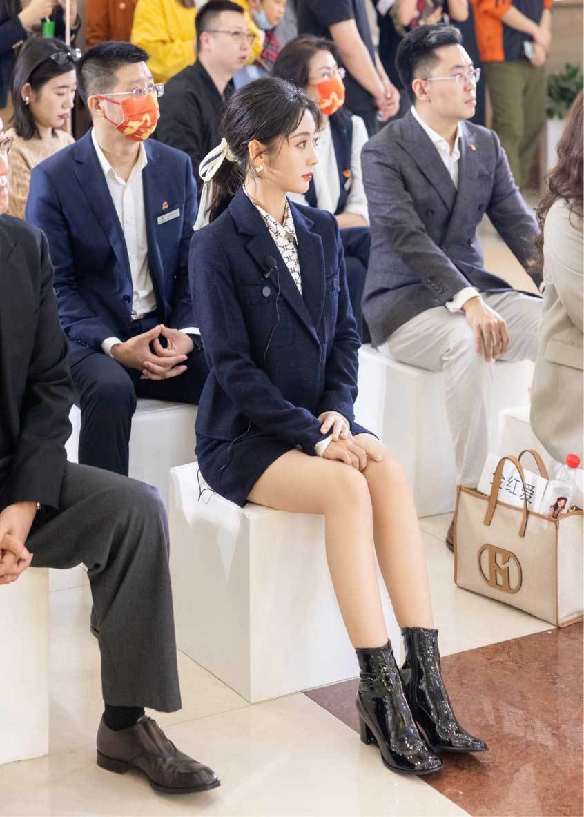 英伦HAZZYS“菲常元气”星动店长邢菲空降沈阳中兴 开启一场英伦风格探险之旅